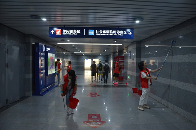 城投集團(tuán)開(kāi)展“創(chuàng)衛(wèi)迎暗訪、全城大掃除”主題志愿活動(dòng)