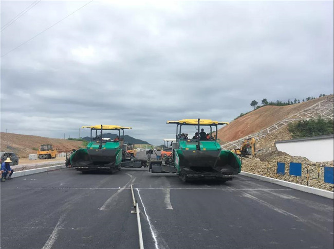 景德鎮(zhèn)這條道路進(jìn)入瀝青攤鋪階段，機(jī)場直達(dá)景北高鐵站的“最后一公里”即將通車