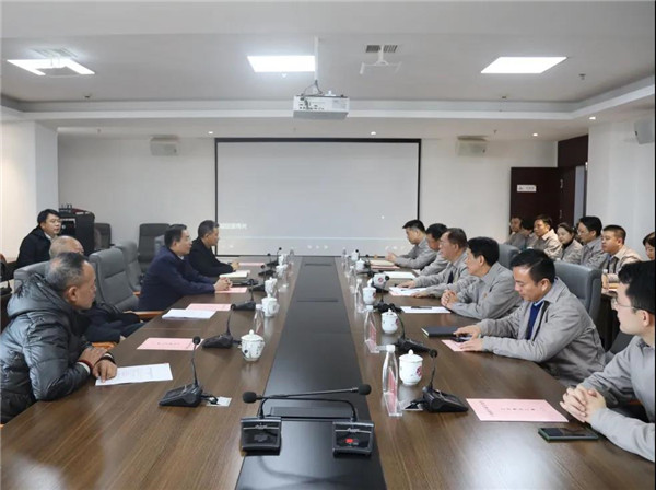 市委常委、常務(wù)副市長鄧永翔現(xiàn)場調(diào)研城投集團(tuán)產(chǎn)業(yè)項(xiàng)目