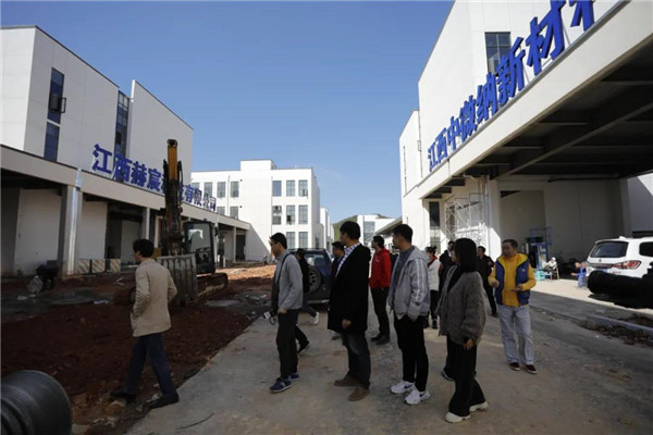 記者節(jié)：媒體聚焦昌南新區(qū)、城投集團重點項目建設(shè)工地