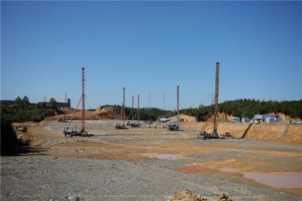 記者節(jié)：媒體聚焦昌南新區(qū)、城投集團重點項目建設(shè)工地
